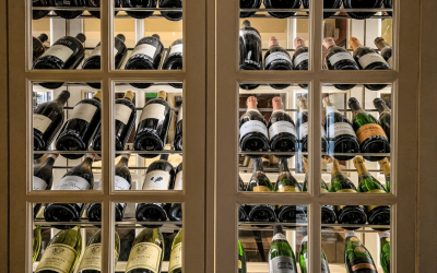 Guide pratique du vin au verre : réglementation, portions et conseils pour un service parfait