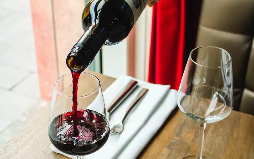 Pourquoi et comment décanter un vin : guide complet de la décantation