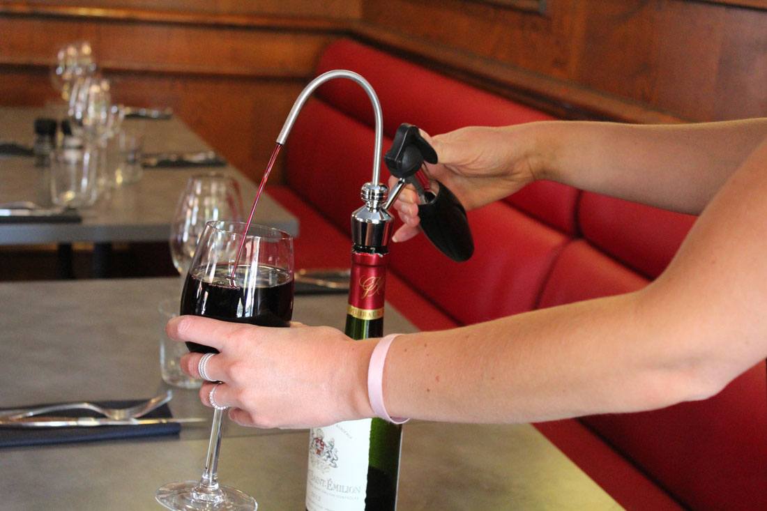 Système Coravin ou Wikeeps pour la dégustation du vin au verre