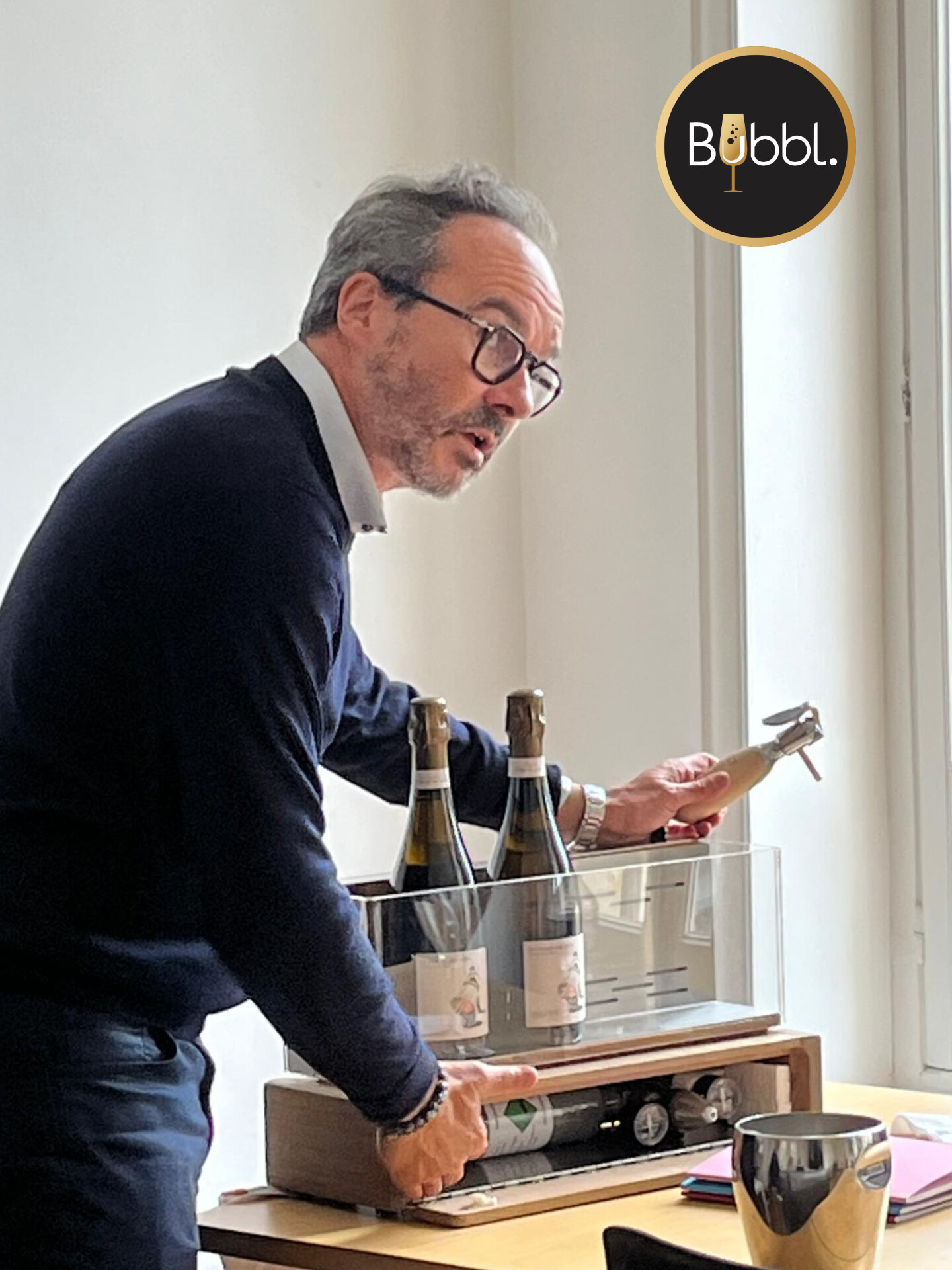 Sistema di conservazione e raffredamento vino frizzante "Bubbl." Sistema di conservazione e raffredamento vino frizzante "Bubbl."